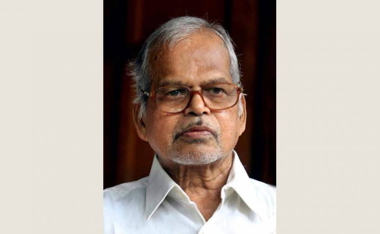 ആറ്റൂർ രവിവർമ്മ അന്തരിച്ചു. ന്യൂമോണിയ അസുഖത്തെ തുടർന്ന് ചികിത്സയിലായിരുന്നു.