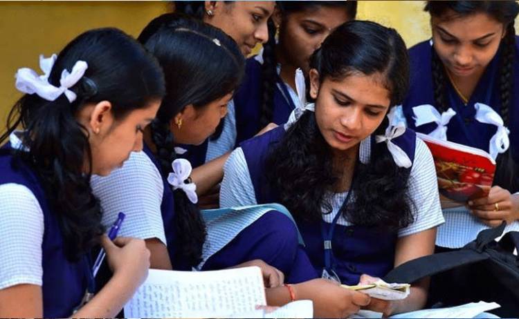കോവിഡ് ഭീതിക്കിടയിൽ അദ്ധ്യാപകർക്ക് കർശന നിർദ്ദേശം