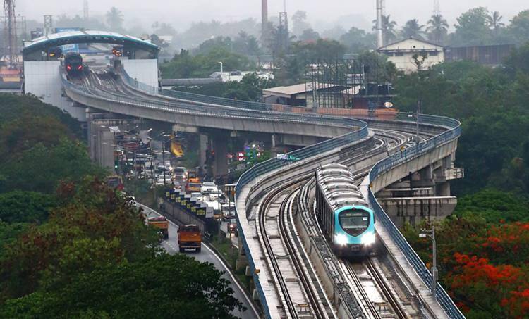 2019-2020 സാമ്ബത്തിക വര്‍ഷത്തില്‍ നഷ്ടം 310 കോടി; കൊറോണയില്‍ കുടുങ്ങിയ ഈ സാമ്ബത്തിക വര്‍ഷവും പറയാനുള്ളത് നഷ്ടക്കണക്ക് മാത്രം; വായ്പ് തിരിച്ചടവും പോലും പ്രതിസന്ധിയിലേക്ക്; ഇളവുകള്‍ പ്രഖ്യാപിച്ചില്ലെങ്കില്‍ സ്ഥിരം യാത്രക്കാര്‍ പോലും കൈവിടുമെന്നും ആശങ്ക; കൊച്ചി മെട്രോയും ആനവണ്ടിയ പോലെയാകുമോ?