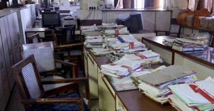 ശനിയാഴ്‌ച അവധി ഇനിയില്ല; സര്‍ക്കാര്‍ ഓഫീസുകളുടെ പ്രവര്‍ത്തനം സാധാരണ നിലയിലേക്ക്