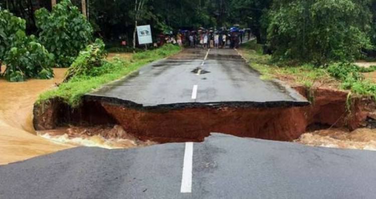പ്രളയാനന്തര പുനര്‍നിര്‍മ്മാണ പദ്ധതിയുടെ ഭാഗമായി ഇടുക്കി, പത്തനംതിട്ട, വയനാട് ജില്ലകളില്‍ പ്രഖ്യാപിച്ച 77 റോഡ് പ്രവൃത്തികളില്‍ ഒന്നു പോലും ഇനിയും തുടങ്ങിയില്ല; പ്രളയാനന്തര കേരളം പ്രഖ്യാപനത്തില്‍ ഒതുങ്ങിയപ്പോള്‍