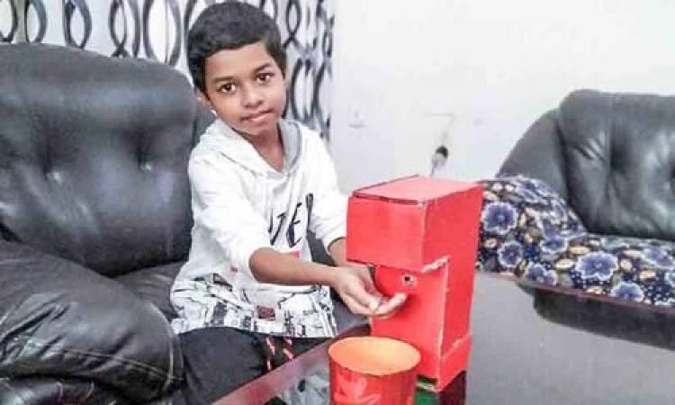 ഓട്ടോമാറ്റിക് ഹാന്‍ഡ് സാനിറ്റൈസര്‍ യന്ത്രം നിര്‍മിച്ച്‌ താരമായി നാലാംക്ലാസുകാരന്‍