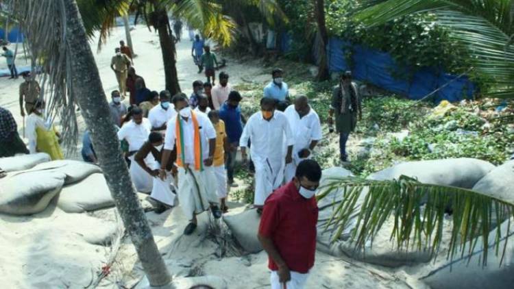 ചെല്ലാനം നിവാസികളുടെ പ്രതിഷേധത്തിന് ഐക്യ ദാര്‍ഢ്യവുമായി കെ.സുരേന്ദ്രന്‍