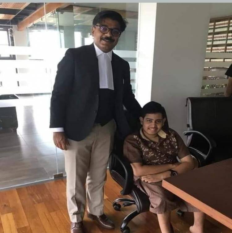 മാത്യു കുഴൽ നാടൻ പൊതു പ്രവർത്തകർക്ക് മാതൃകയായ മനുഷ്യ സ്നേഹി
