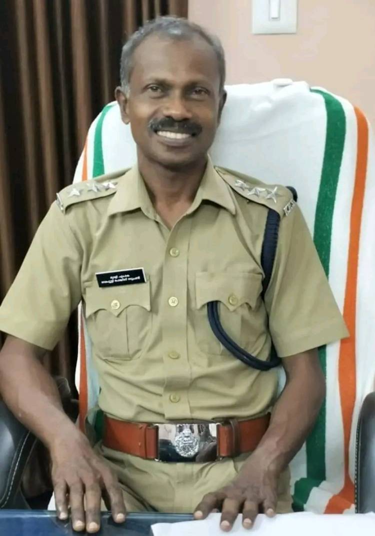 വിശിഷ്ട സേവനത്തിന്, മുഖ്യമന്ത്രിയുടെ പോലീസ് മെഡല്‍, ഡിവൈഎസ്പി എം.കെ.മുരളിക്ക്