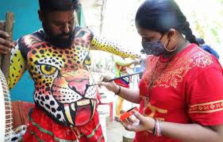 തൃശൂര്‍ നഗരം ആഹ്ലാദത്തിന്റെ പുലിപ്പേടിയില്‍ ഇരുനൂറ്റിയമ്പതിലേറെ പുലികള്‍ സ്വരാജ്  റൗണ്ട് കീഴടക്കാനെത്തും
