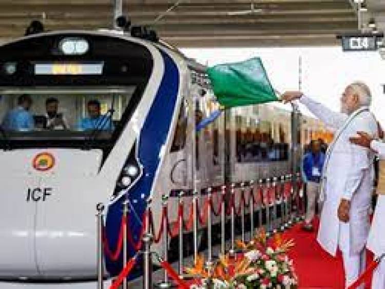 മണിക്കൂറില്‍ 160 കിലോമീറ്റര്‍ വേഗം, വന്ദേഭാരത് എക്സ്പ്രസ് ഫ്‌ളാഗ് ഓഫ് ചെയ്ത് പ്രധാനമന്ത്രി