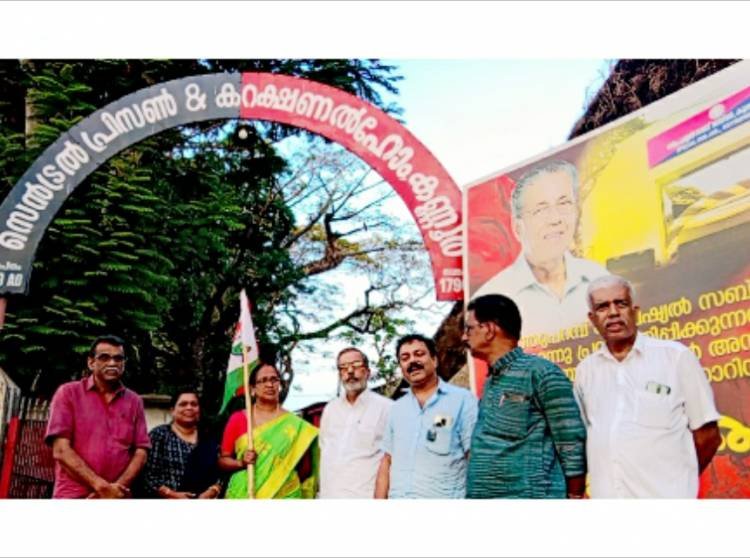 തടവ് ശിക്ഷക്ക് വിധിക്കപ്പെട്ട നേതാവിന് ജയിൽ കവാടത്തിൽ സ്വീകരണം