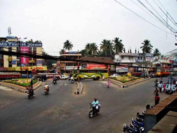 മൂലൻസിനെ തകർക്കാൻ, പാർട്ടിക്കാരെയും പത്രക്കാരെയും കൂട്ടു പിടിക്കുന്ന 'പ്രാഞ്ചിയേട്ടൻ,